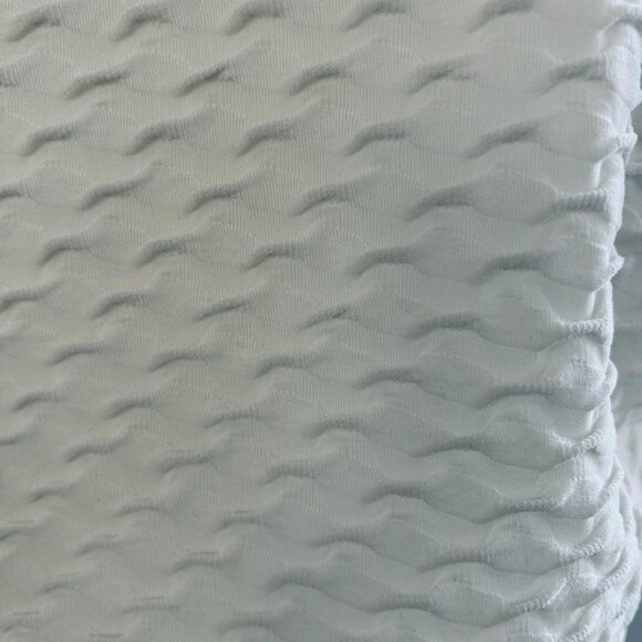 Armani Collezioni White Wave-Textured Luxe Knit Top – EU 44 - Picture 8 of 9